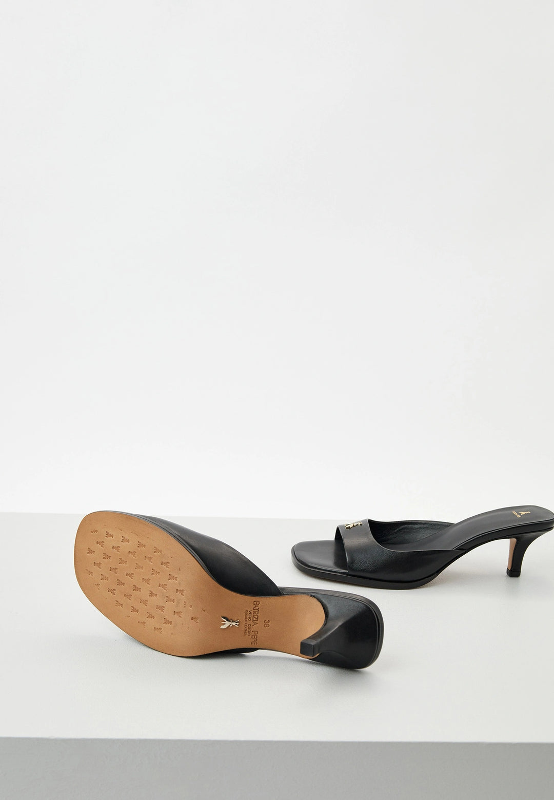 8X0108 L026 SANDALI/SANDALS K103