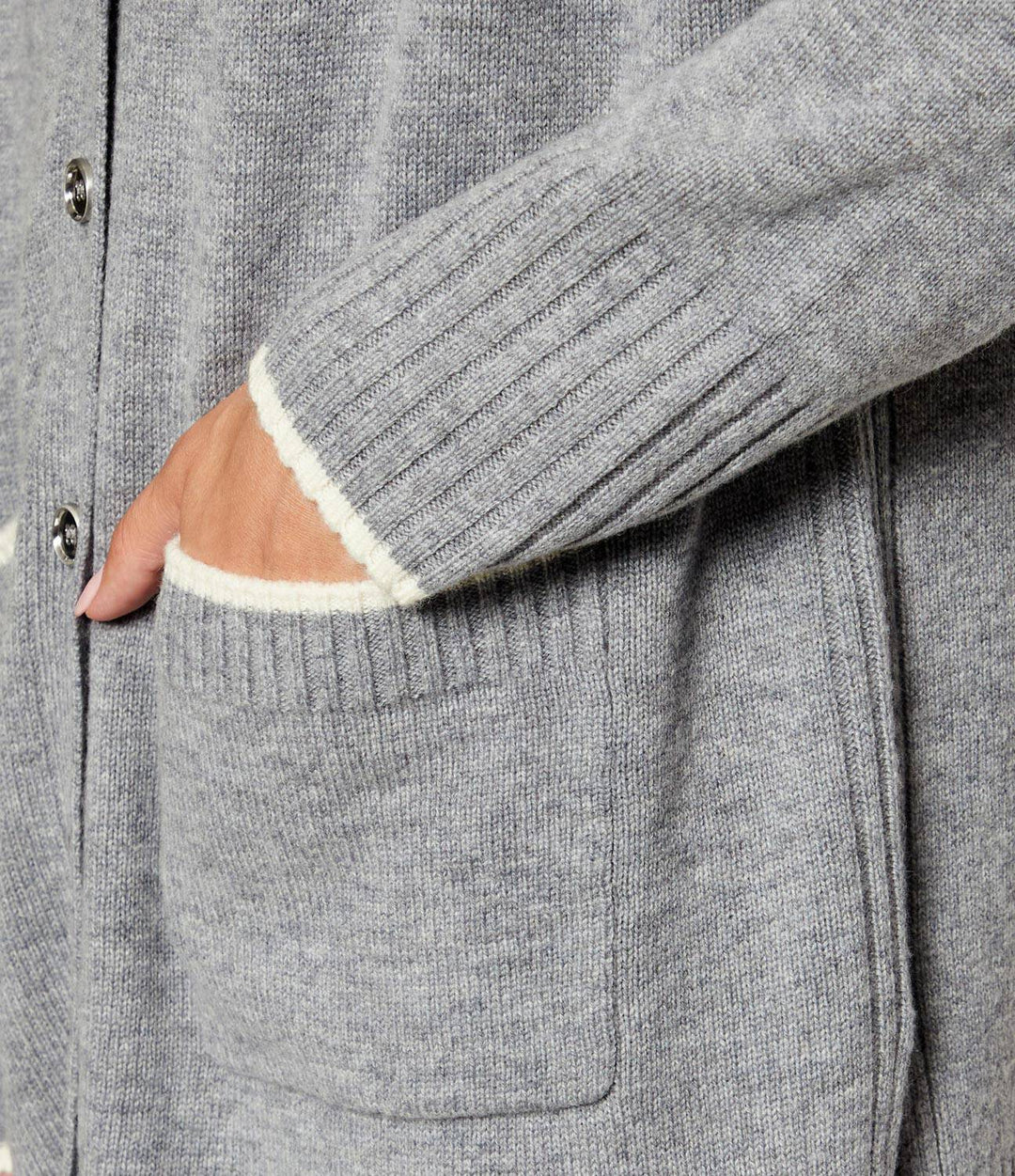 105451 A2Q9 TASMANIA CARDIGAN II2
